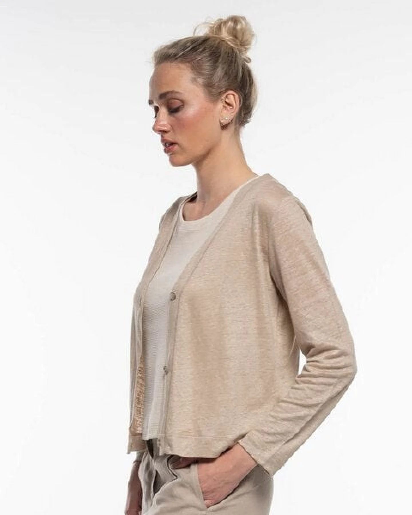 Alma & Lovis Eleganter Cardigan aus 100% Leinen-Jersey – Ansicht 4