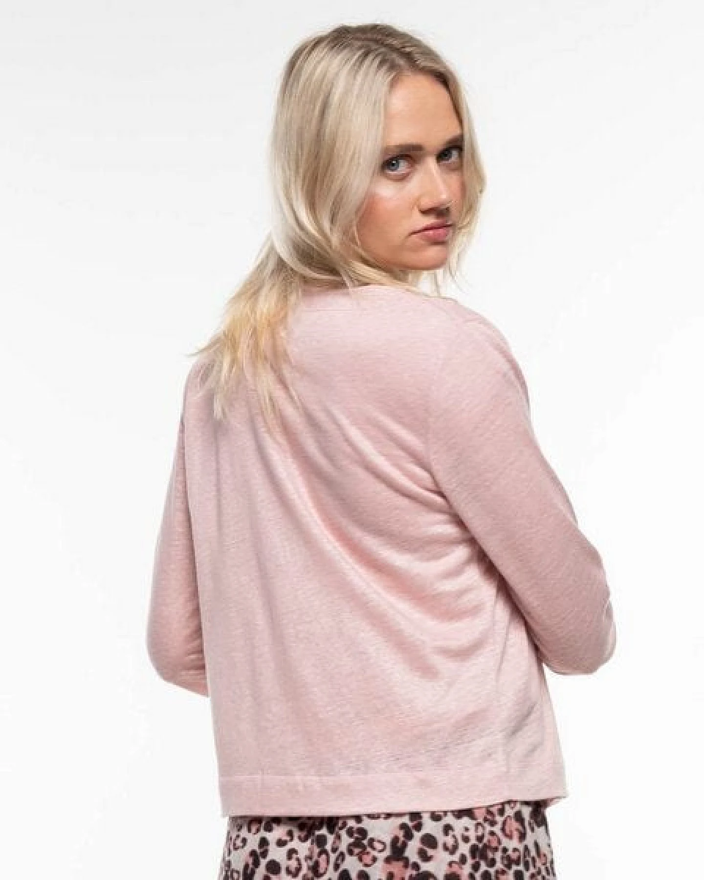 Alma & Lovis Eleganter Cardigan aus 100% Leinen-Jersey – Ansicht 4