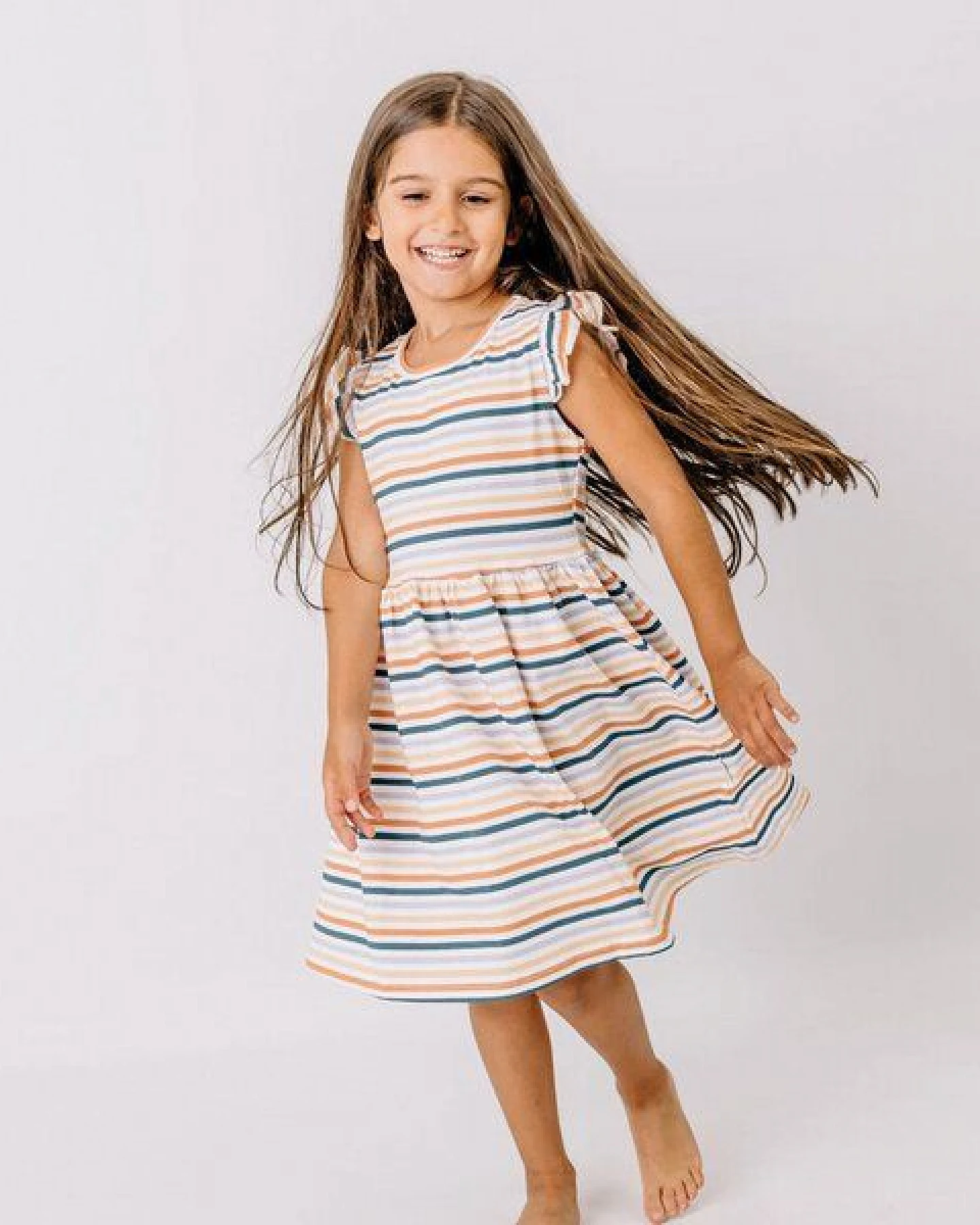Kleinkinder Rüschenkleid mit bunten Streifen aus Bio-Baumwolle – Walkiddy – Ansicht 2