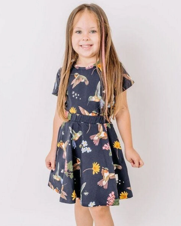 Kinder Rock GOTS-zertifiziert aus Bio-Baumwolle dunkel mit Kolibri- und Blumen-Muster – Walkiddy
