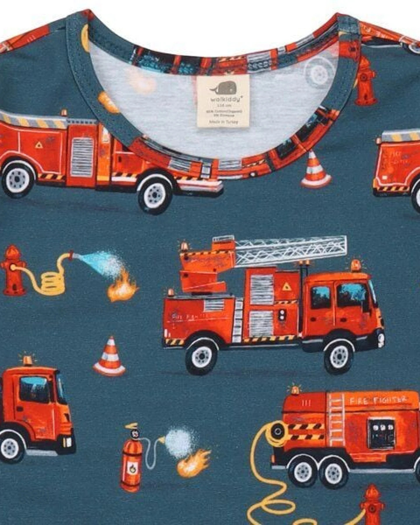 Kinder Langarmshirt Bio-Baumwolle Fire Fighters, GOTS-zertifiziert – Walkiddy, weicher Jersey mit Feuerwehr-Allover – Ansicht 3