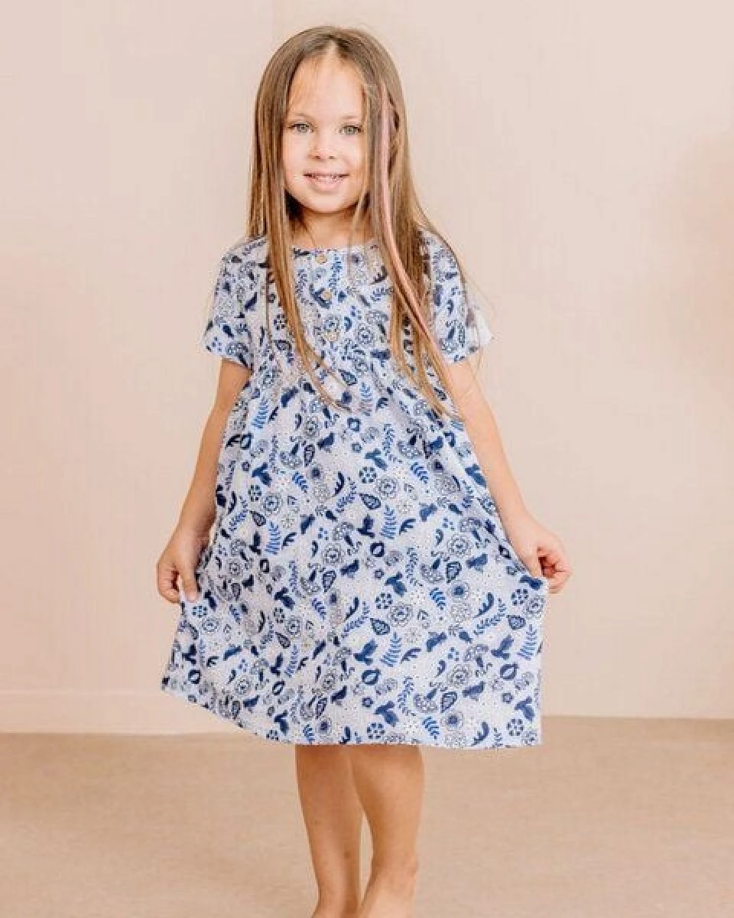 Kinder Kleid GOTS-zertifiziert aus Bio-Baumwolle, Blue Birds and Flowers, kurzarm, leicht & sommerlich – Walkiddy – Ansicht 2