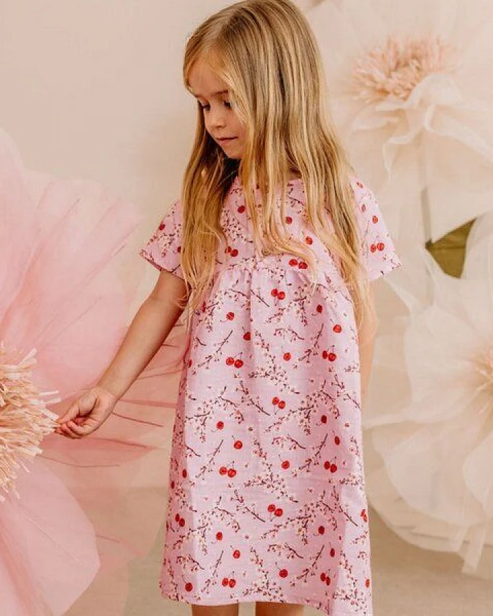 Kleid Kinder Bio-Baumwolle Cherries & Blossoms – sommerliches Walkiddy Kleid mit schwingendem Rock – nachhaltige, hautfreundliche & langlebige Qualität von Walkiddy