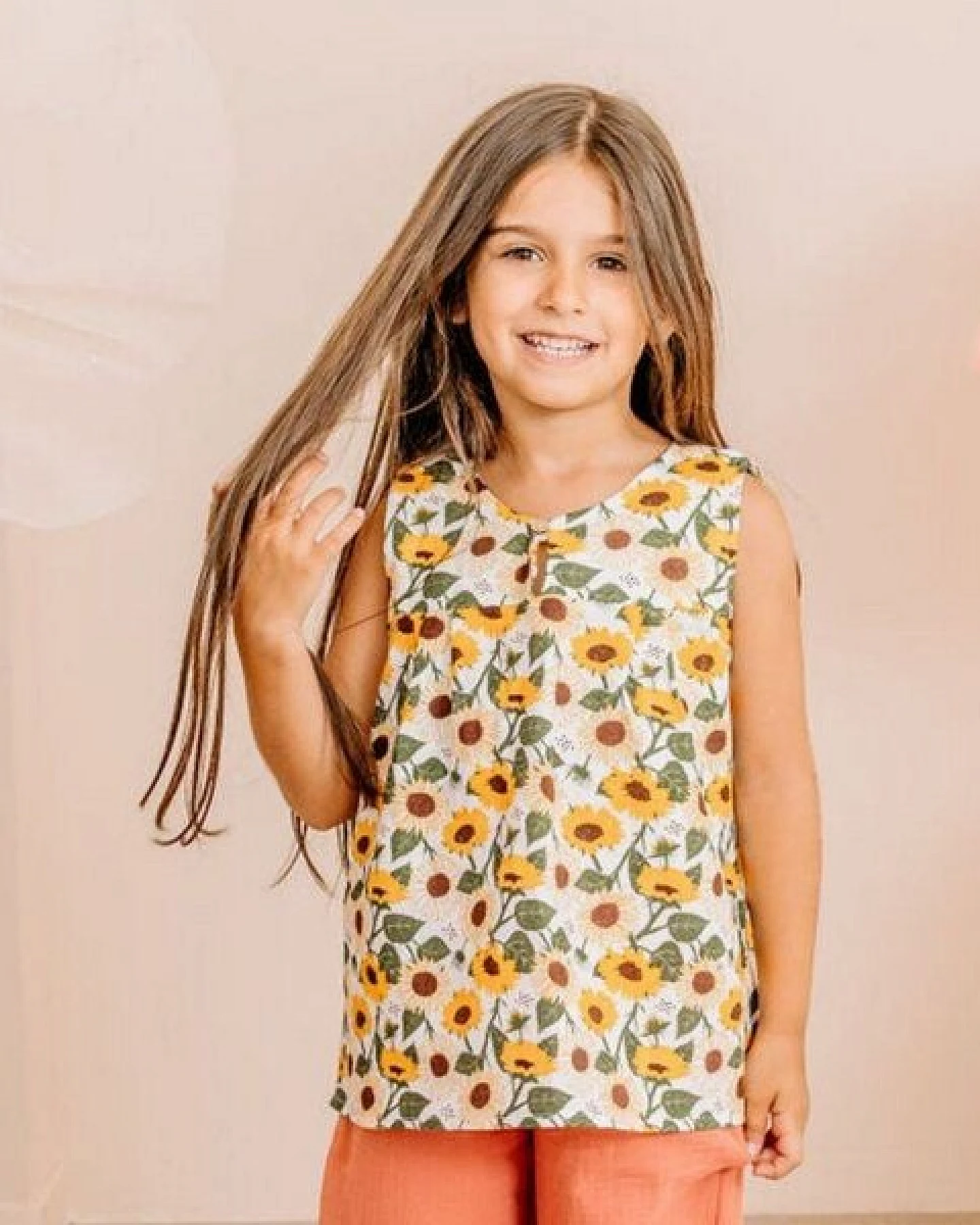 Kinder Blusentop GOTS-zertifiziert aus Bio-Baumwolle mit Sonnenblumen-Muster von Walkiddy – Ansicht 2