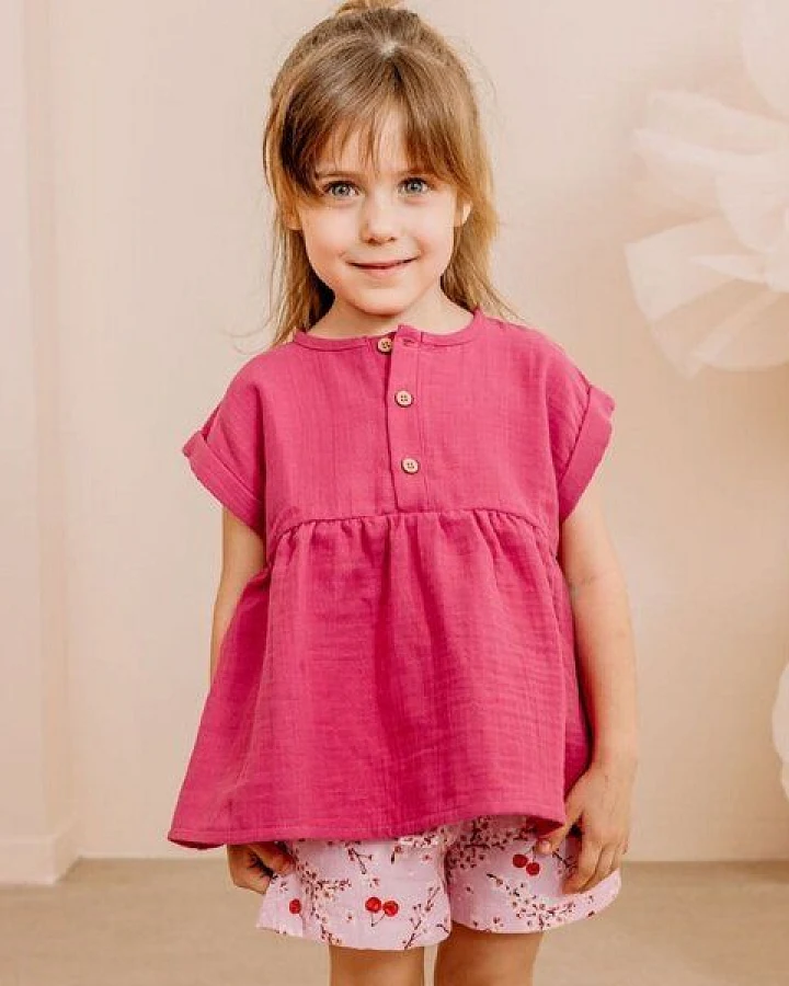Kinder Shorts GOTS-zertifiziert aus Bio-Baumwolle rosa mit Kirschen-und-Blüten-Muster – Walkiddy