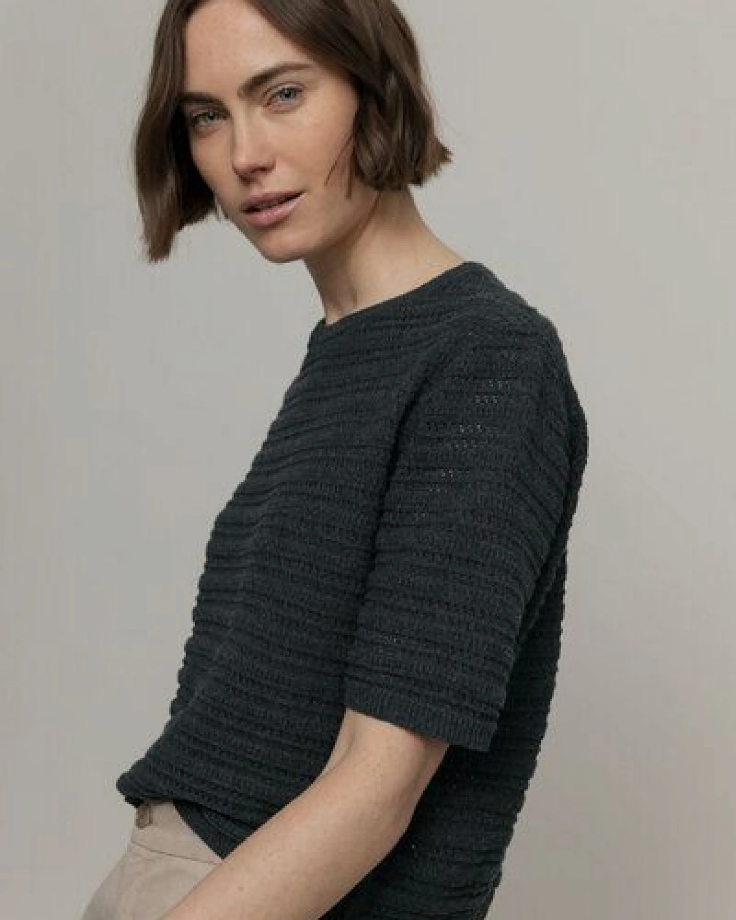 Rifò - Circular Fashion Made in Italy Elisa Kurzarm-Pulllover aus recykelter und Bio-Baumwolle – Ansicht 2