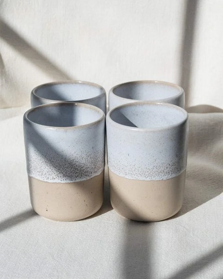 EDDA stoneware Handgemachter Steingut Becher Aalina - Weiß und Beige (ø 8 x 10 cm, 0,35 L)
