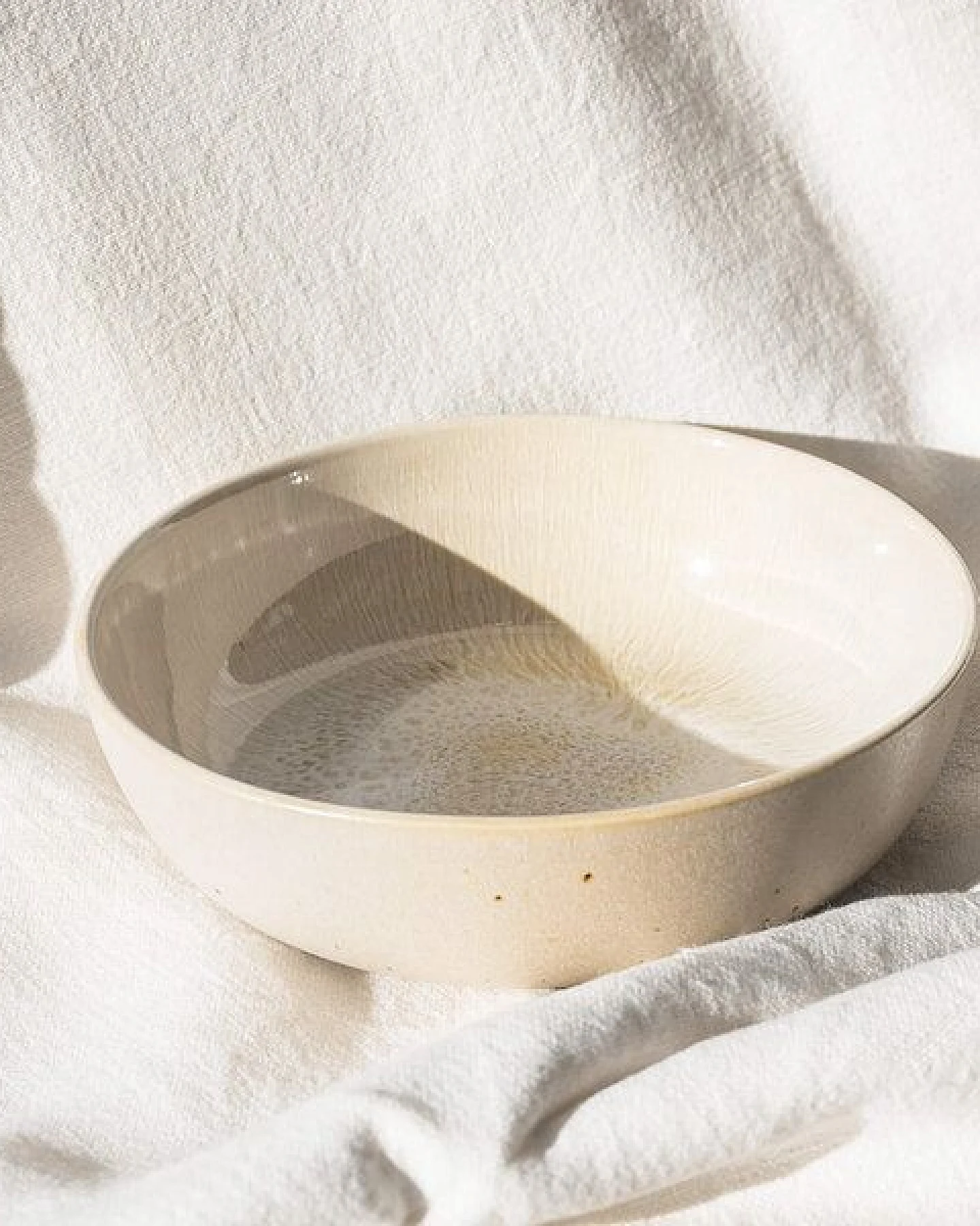 EDDA stoneware Handgemachte Steingut Schale Eelina - Beige (ø 18 x 4,5 cm) – Ansicht 2