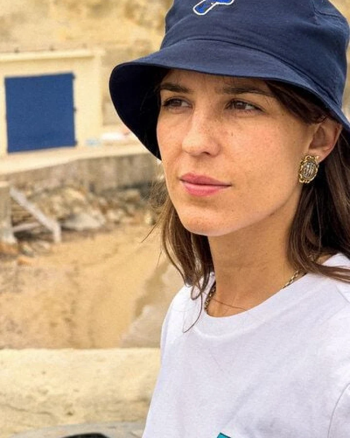 girafon bleu Bucket Hat mit gesticktem Logo - aus Bio-Baumwolle