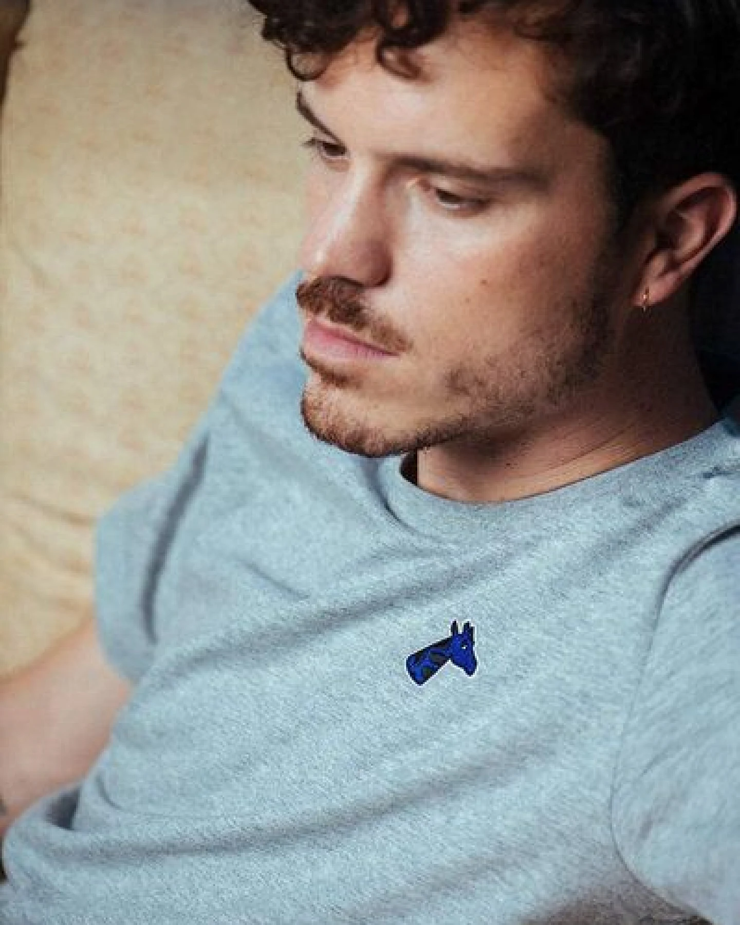 girafon bleu Klassisches besticktes T-Shirt - Unisex – Ansicht 2