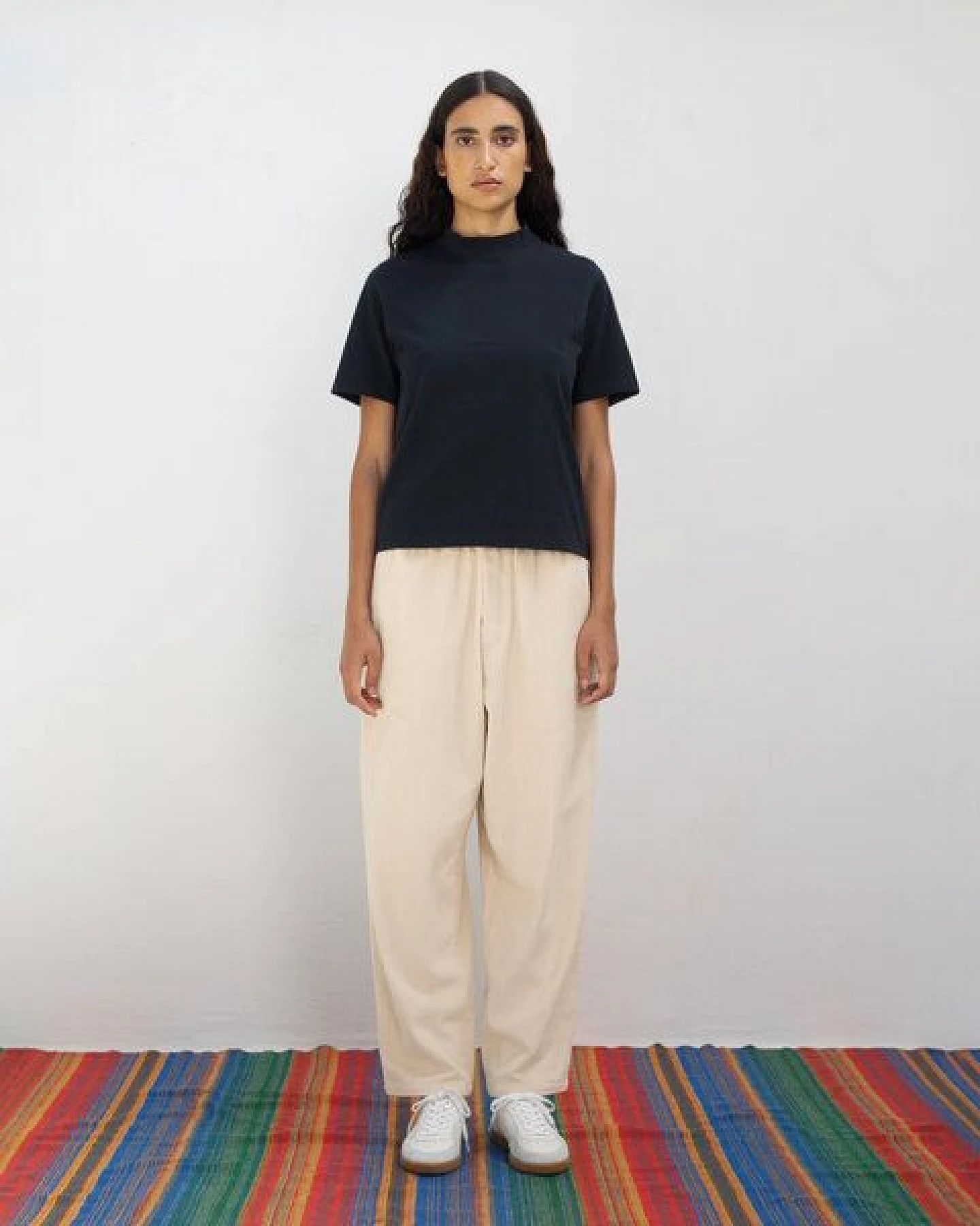 Rotholz Basic T-Shirt mit breitem Kragen Bio Baumwolle – Ansicht 2