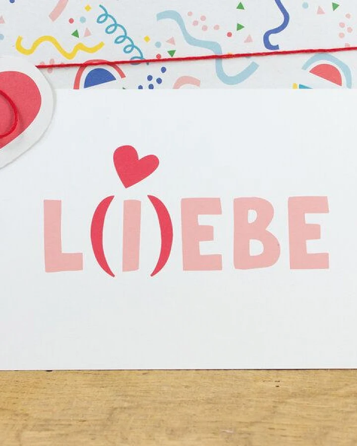 Bow & Hummingbird Postkarte "L(i)ebe" aus Recyclingpapier