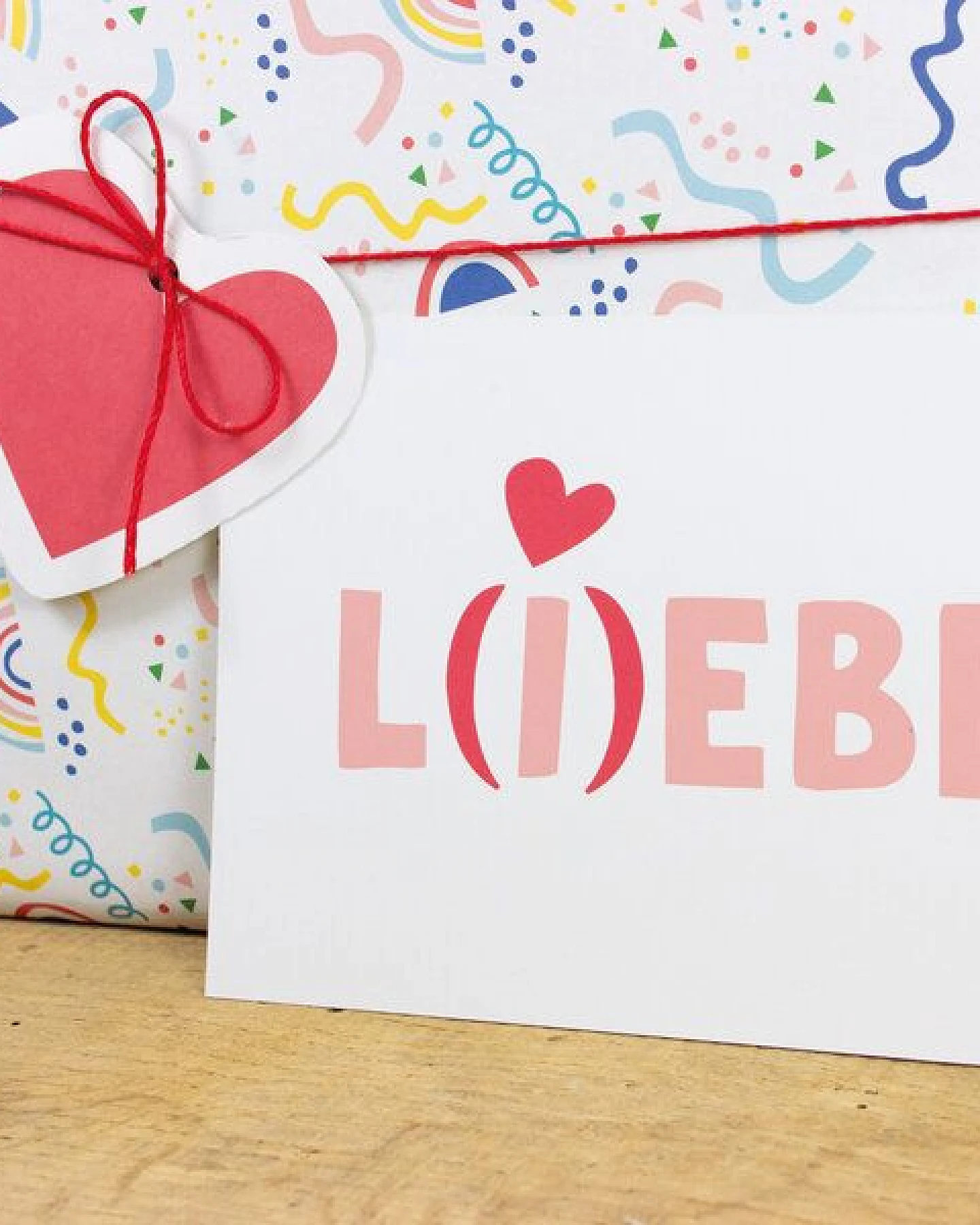 Bow & Hummingbird Postkarte "L(i)ebe" aus Recyclingpapier – Ansicht 2
