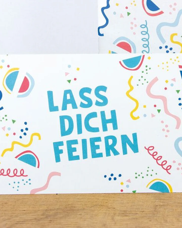 Bow & Hummingbird Postkarte "Lass dich feiern" aus Recyclingpapier