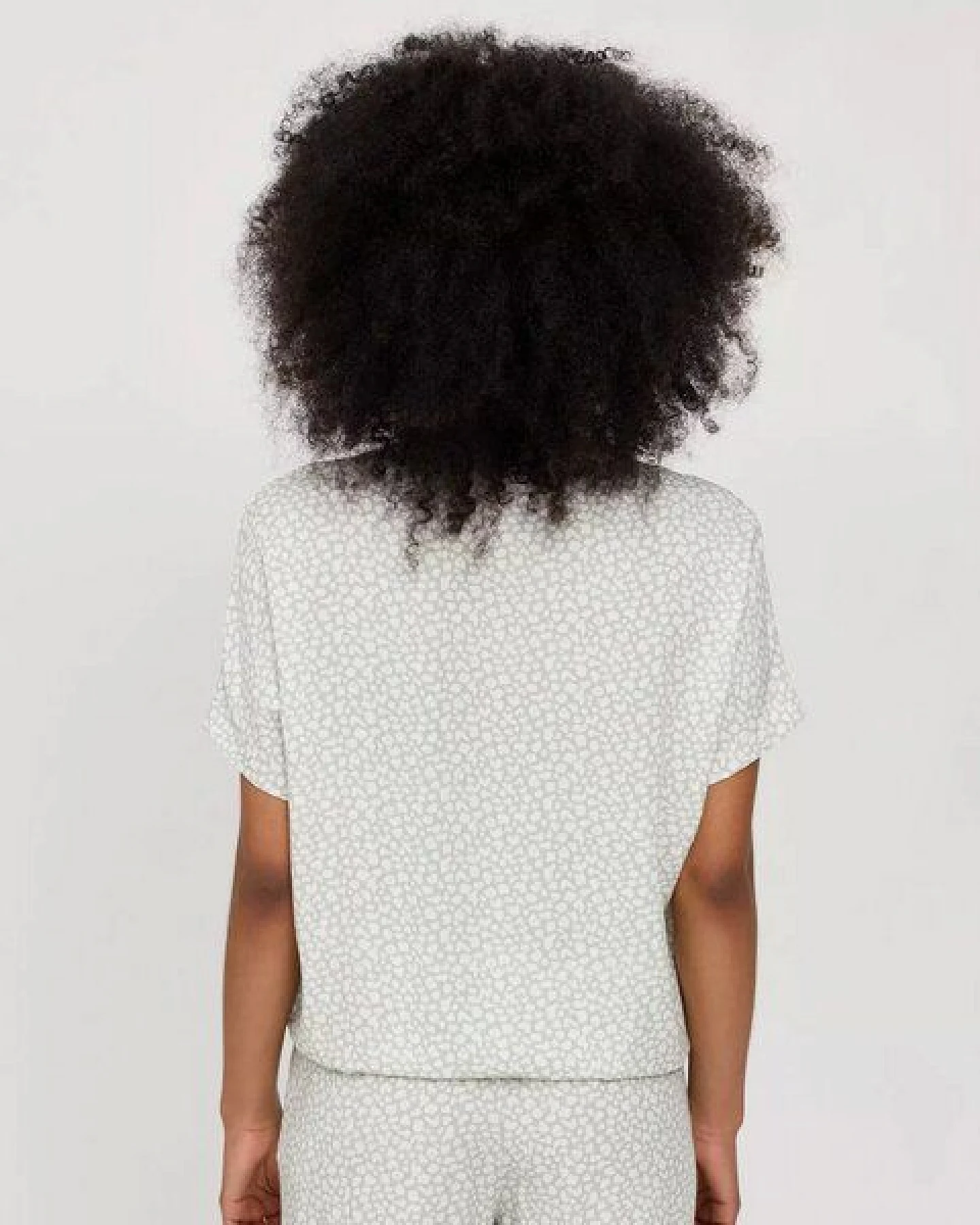 Mazine Gemusterte Bluse mit V-Ausschnitt - aus Ecovero – Ansicht 3