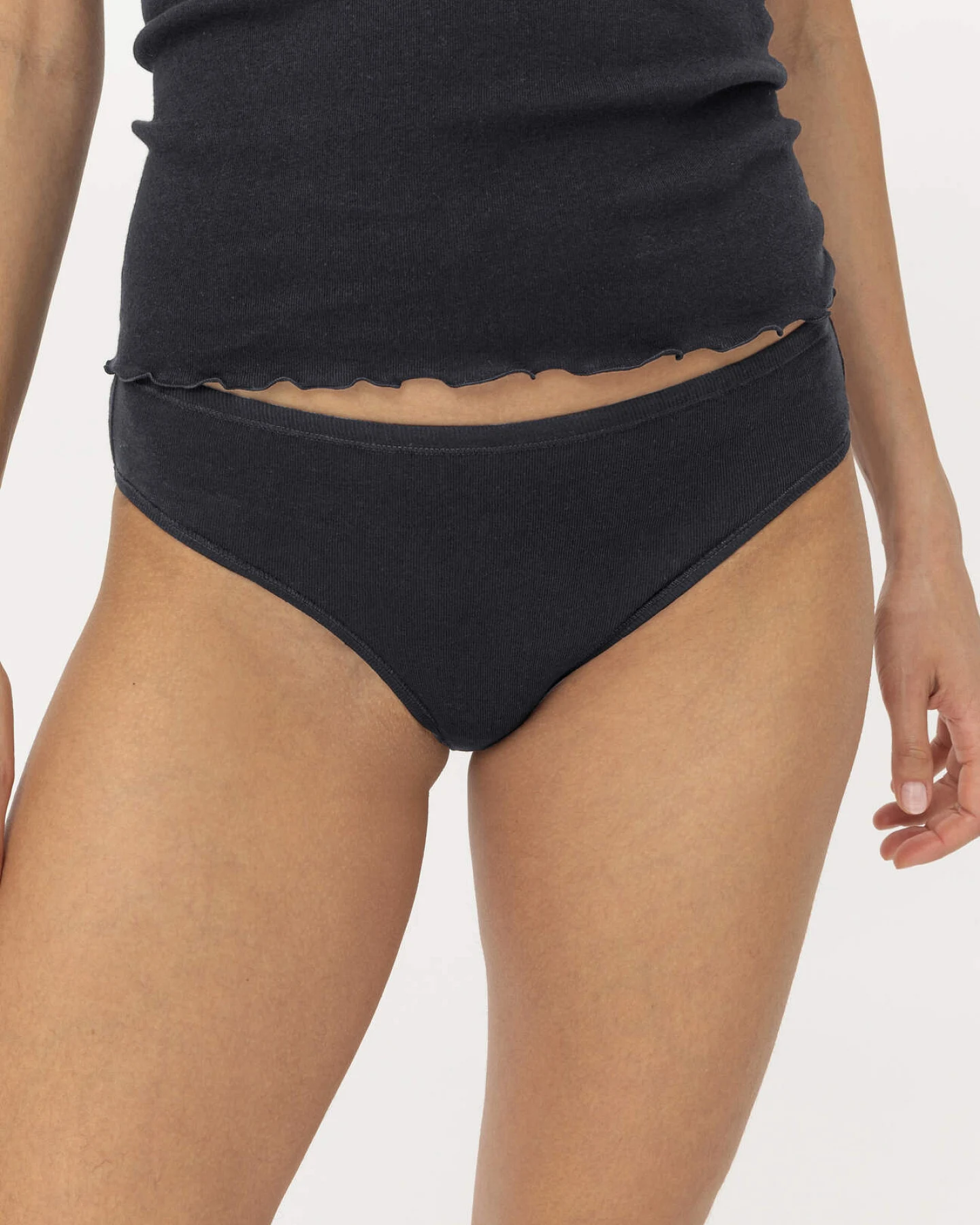 hessnatur Damen Slip Regular Cut im 2-Pack PURE COTTON aus Bio-Baumwolle - schwarz - Größe 46 – Ansicht 3