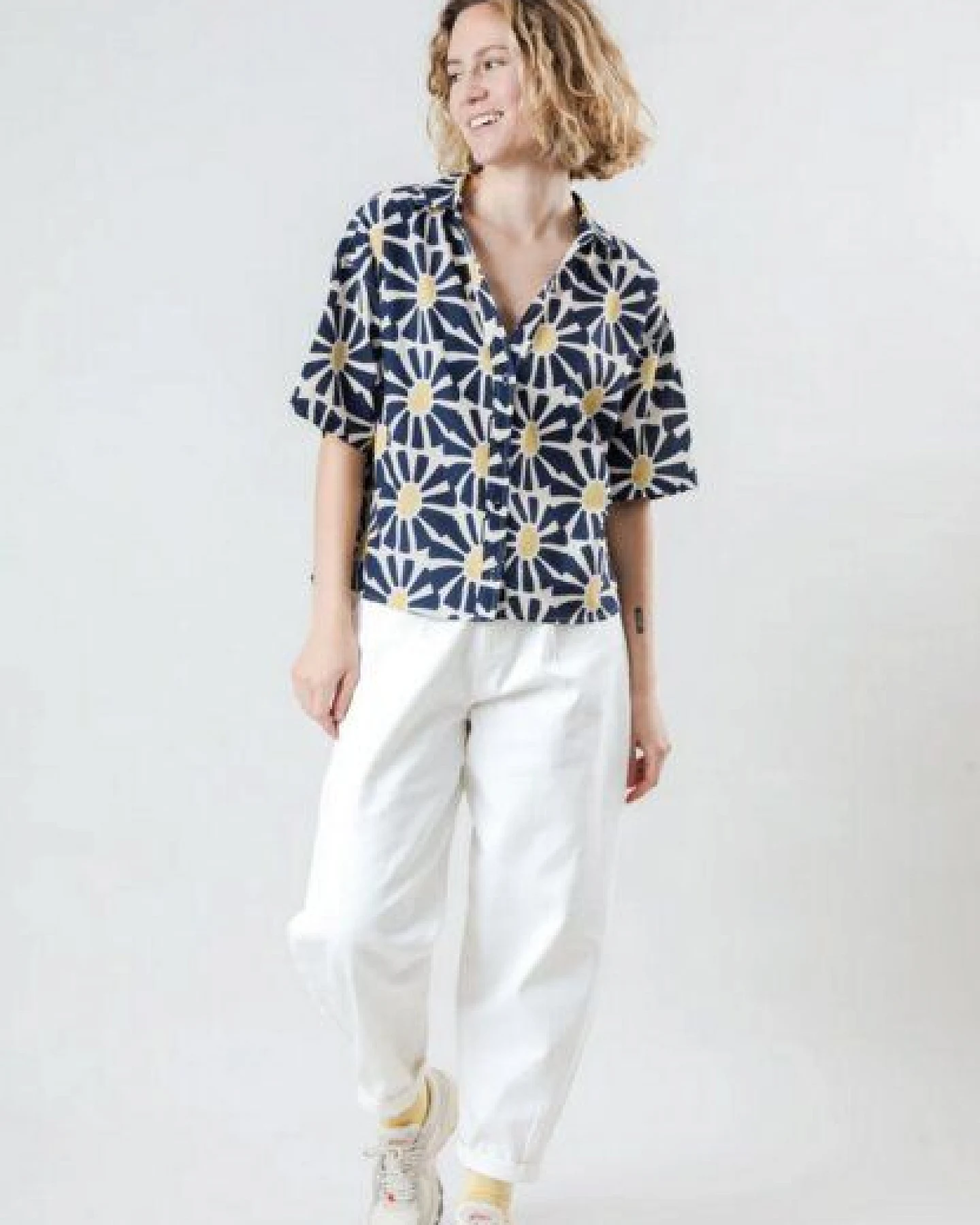 Brava Fabrics Marisol Cropped Blouse Navy – Ansicht 3