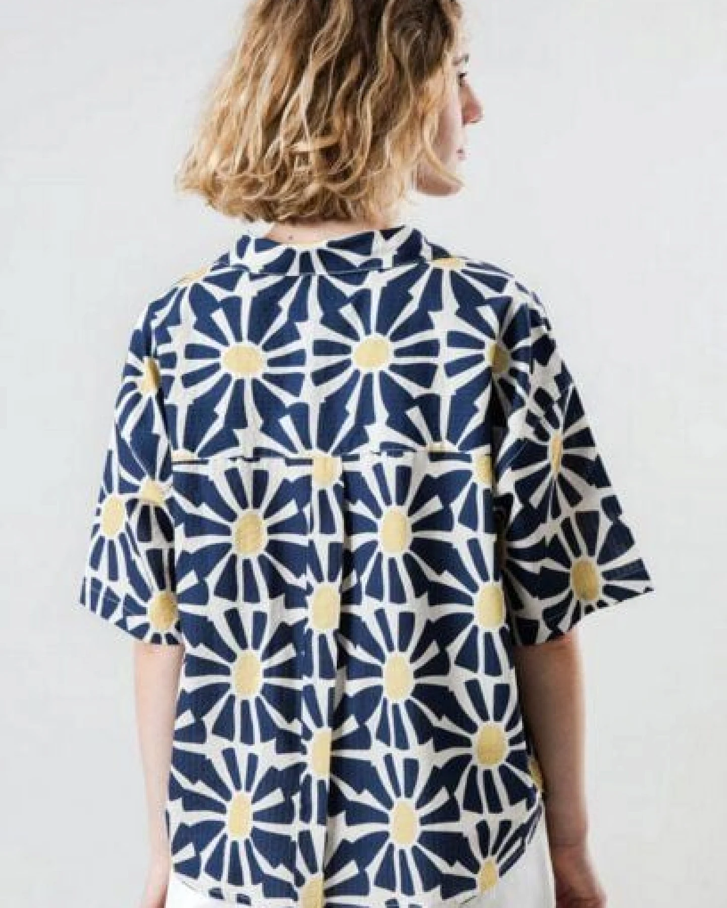 Brava Fabrics Marisol Cropped Blouse Navy – Ansicht 4