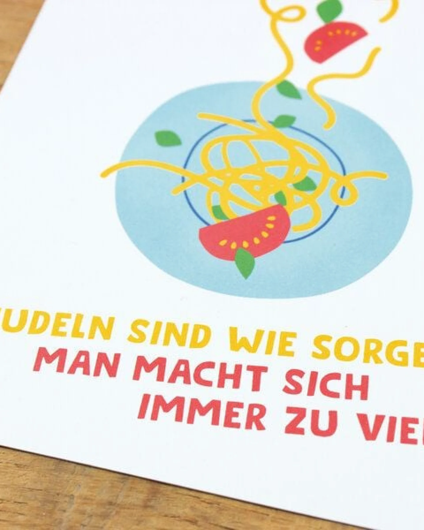 Bow & Hummingbird Postkarte "Nudeln sind wie Sorgen" aus Recyclingpapier – Ansicht 2