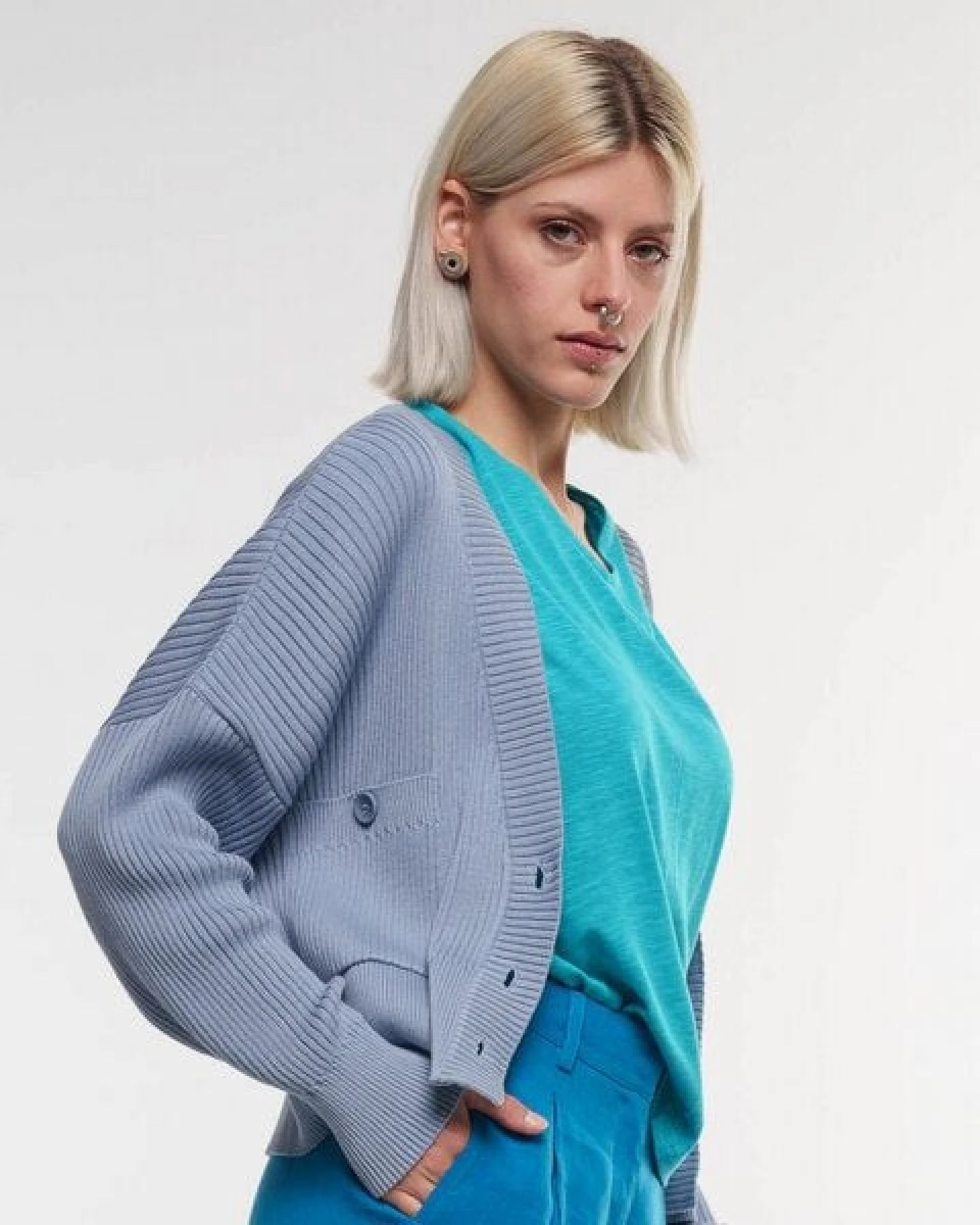 Alma & Lovis Grandpa Rippen-Strickjacke aus reiner Bio-Baumwolle – Ansicht 4