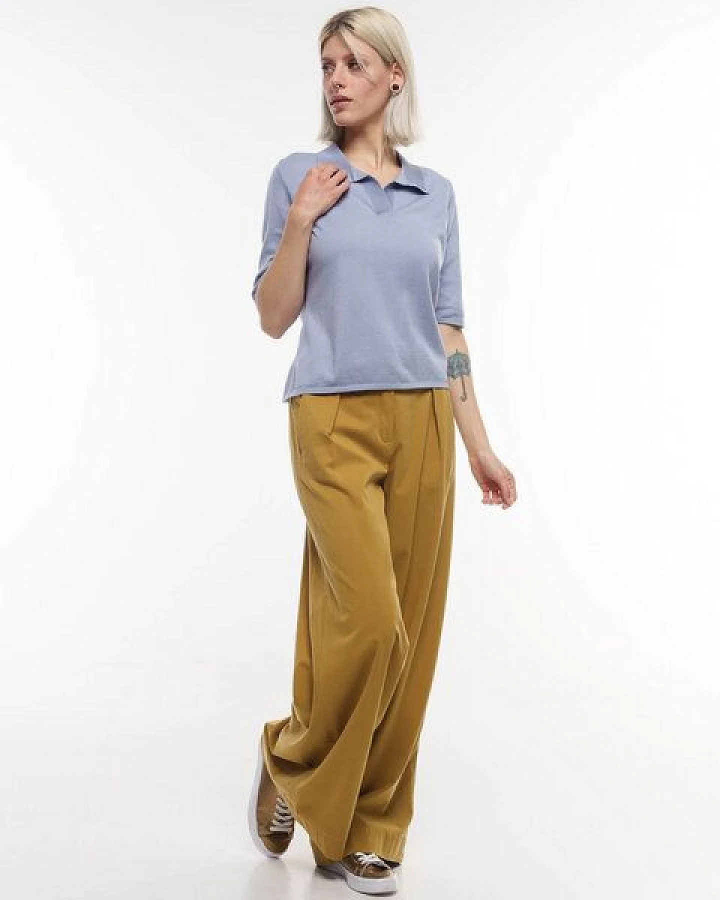 Alma & Lovis Feines Strick-Poloshirt aus reiner Bio-Baumwolle – Ansicht 2
