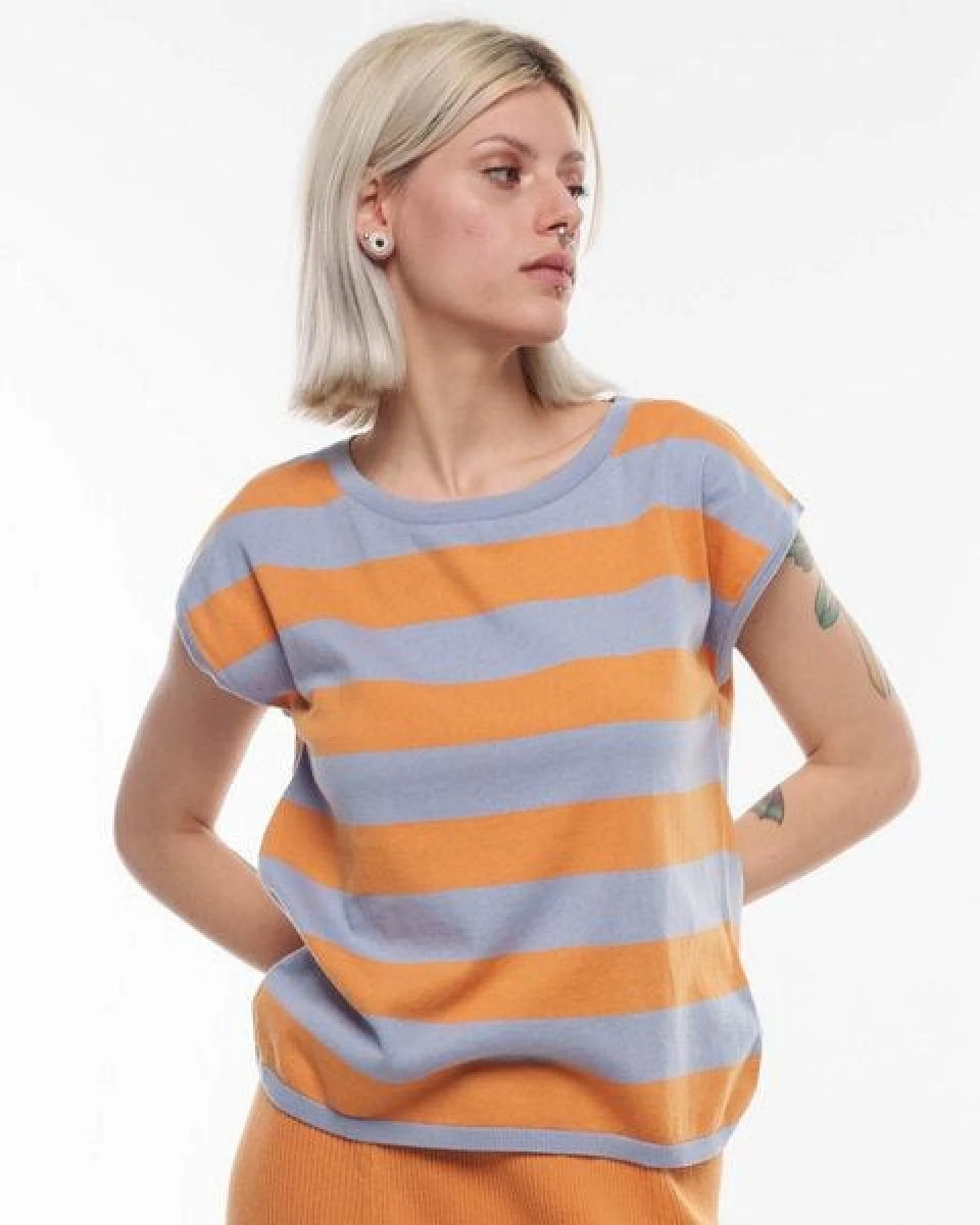 Alma & Lovis Legeres Feinstrick-Shirt aus reiner Bio-Baumwolle – Ansicht 3