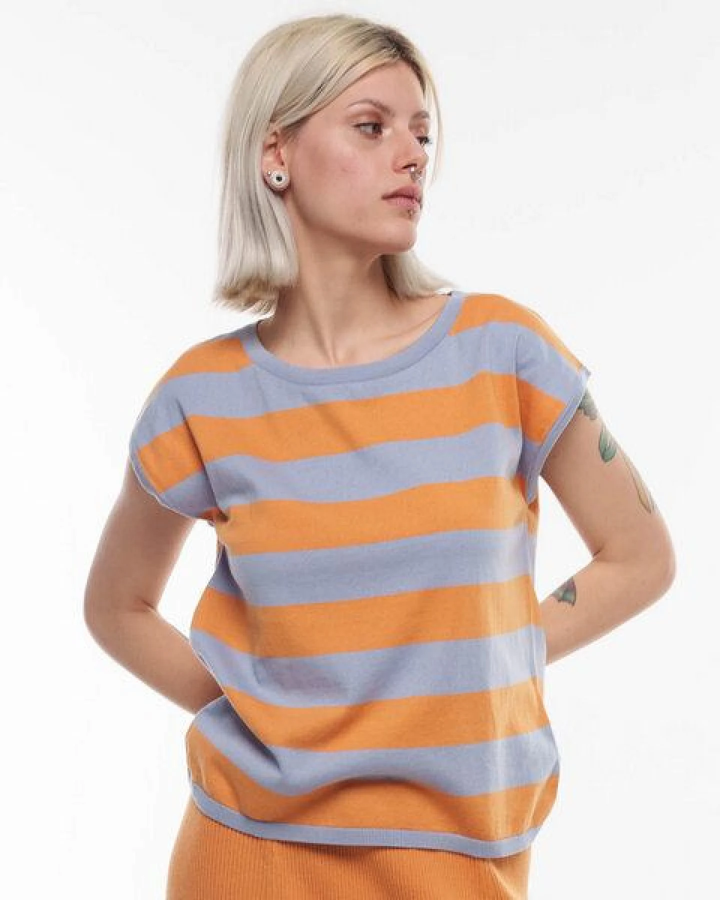 Alma & Lovis Legeres Feinstrick-Shirt aus reiner Bio-Baumwolle – Ansicht 3