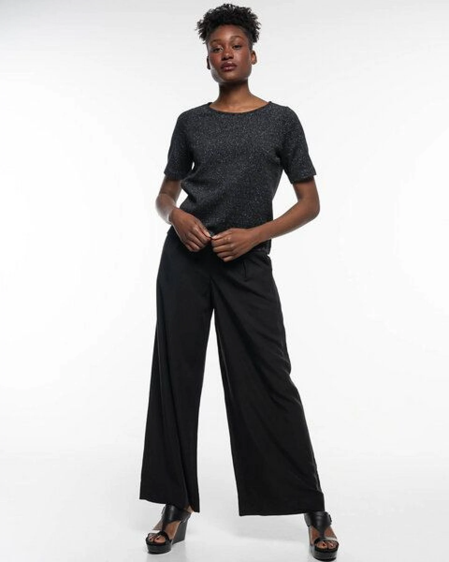 Alma & Lovis Edles Glitzer-Shirt in Waffelpiqué aus Organic Cotton – Ansicht 2