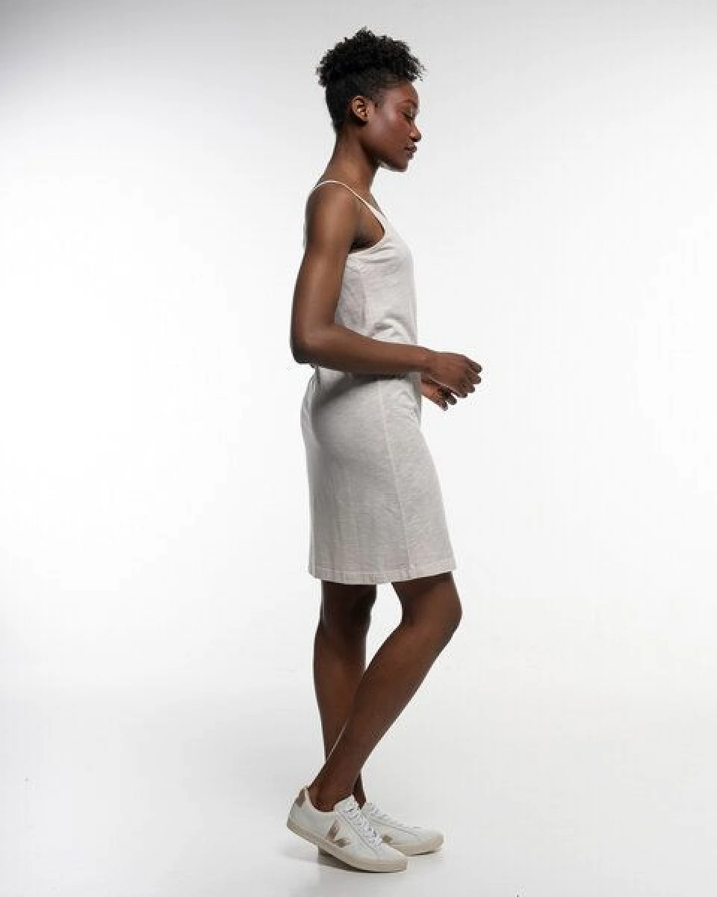 Alma & Lovis Luftiges Trägerkleid aus leichter Bio-Baumwolle / EcoVero – Ansicht 3