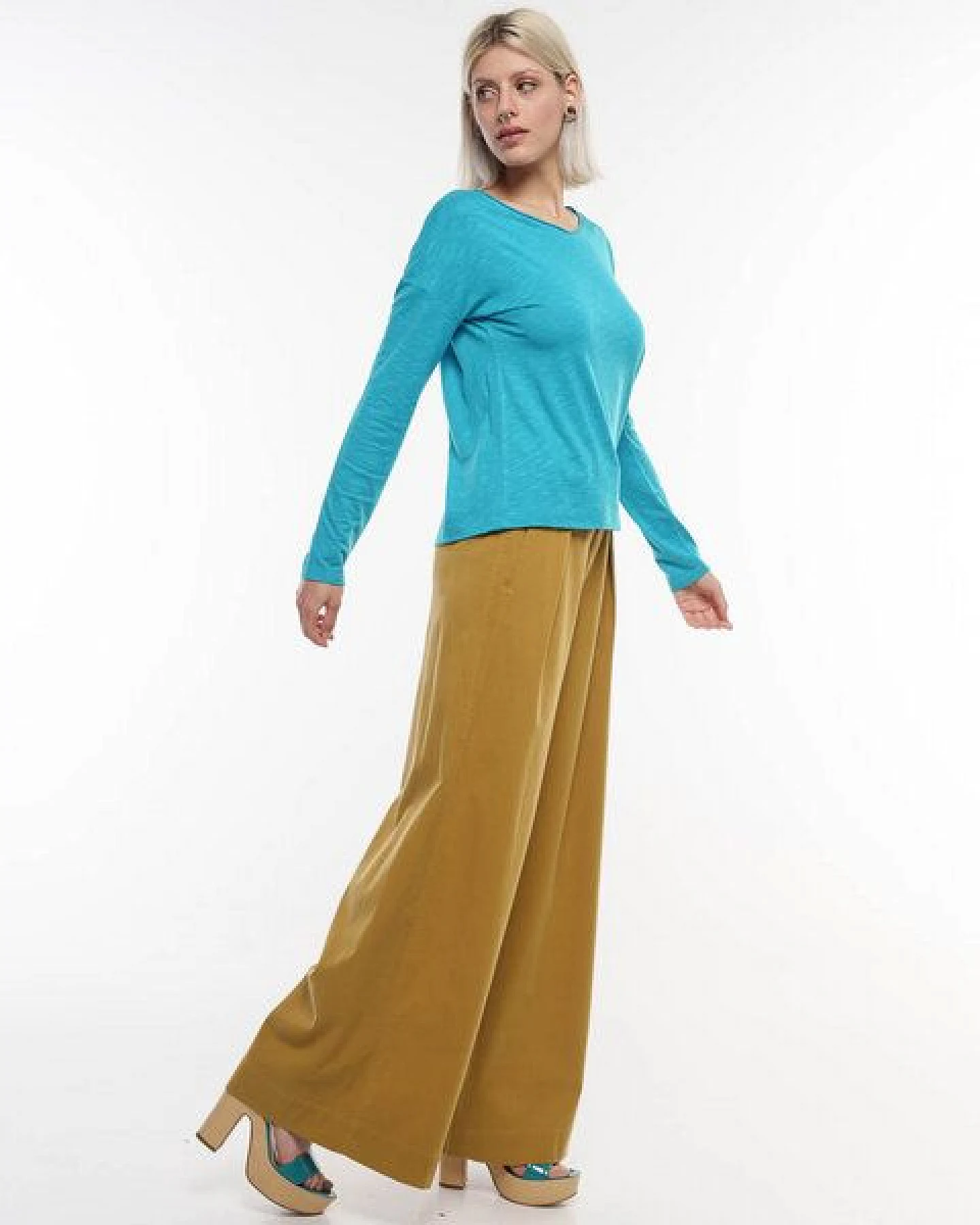 Alma & Lovis Legeres Longsleeve aus leichter Bio-Baumwolle / EcoVero – Ansicht 2