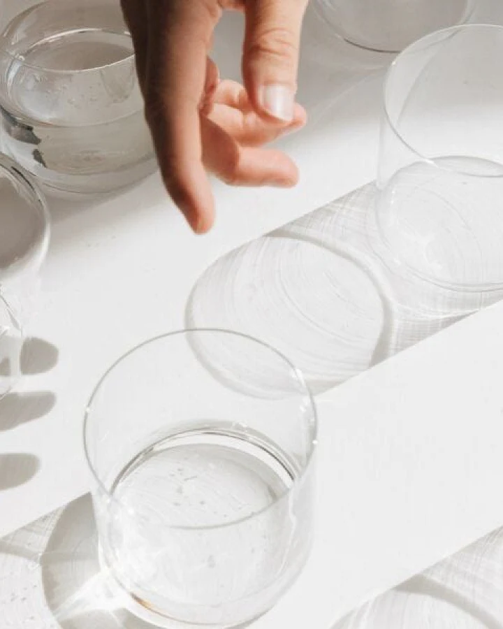 NAKOA Vielseitiges Gläser Set für Jeden Anlass I 4 Stück je 355 ml I Elegante Wassergläser & Trinkgläser Set Spülmaschinenfest I Ideal als Tumbler Glas & Weingläser I Perfekt für tägliche Nutzung