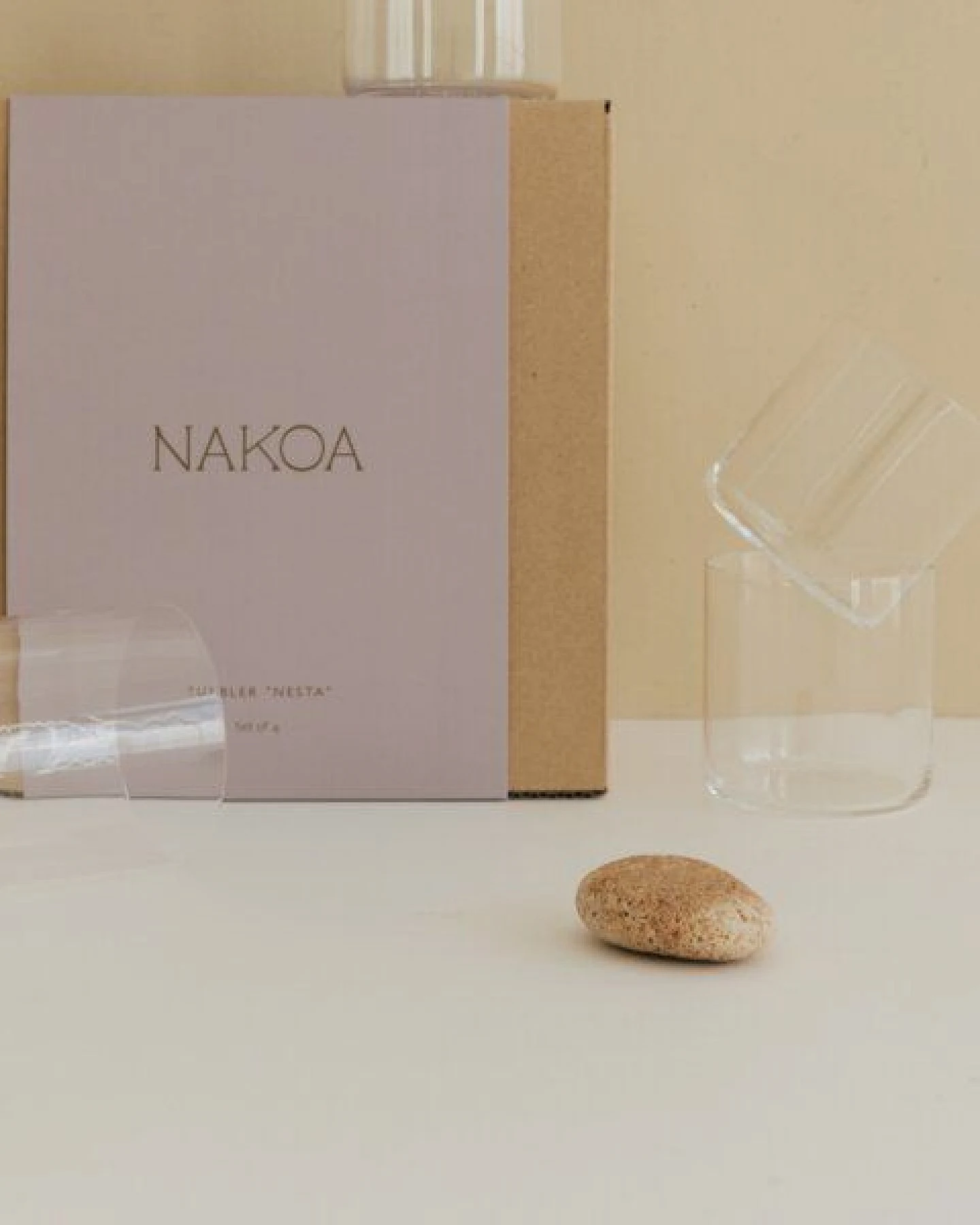 NAKOA Vielseitiges Gläser Set für Jeden Anlass I 4 Stück je 355 ml I Elegante Wassergläser & Trinkgläser Set Spülmaschinenfest I Ideal als Tumbler Glas & Weingläser I Perfekt für tägliche Nutzung – Ansicht 2