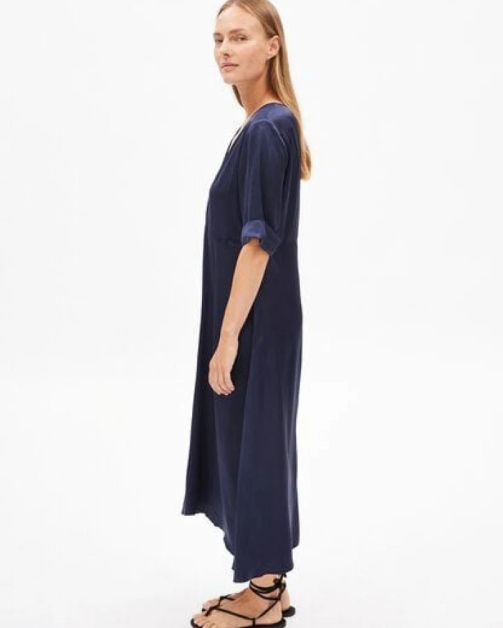 Produktseite: ARMEDANGELS VAALI SATIN Damen Webkleid aus Naia Renew
