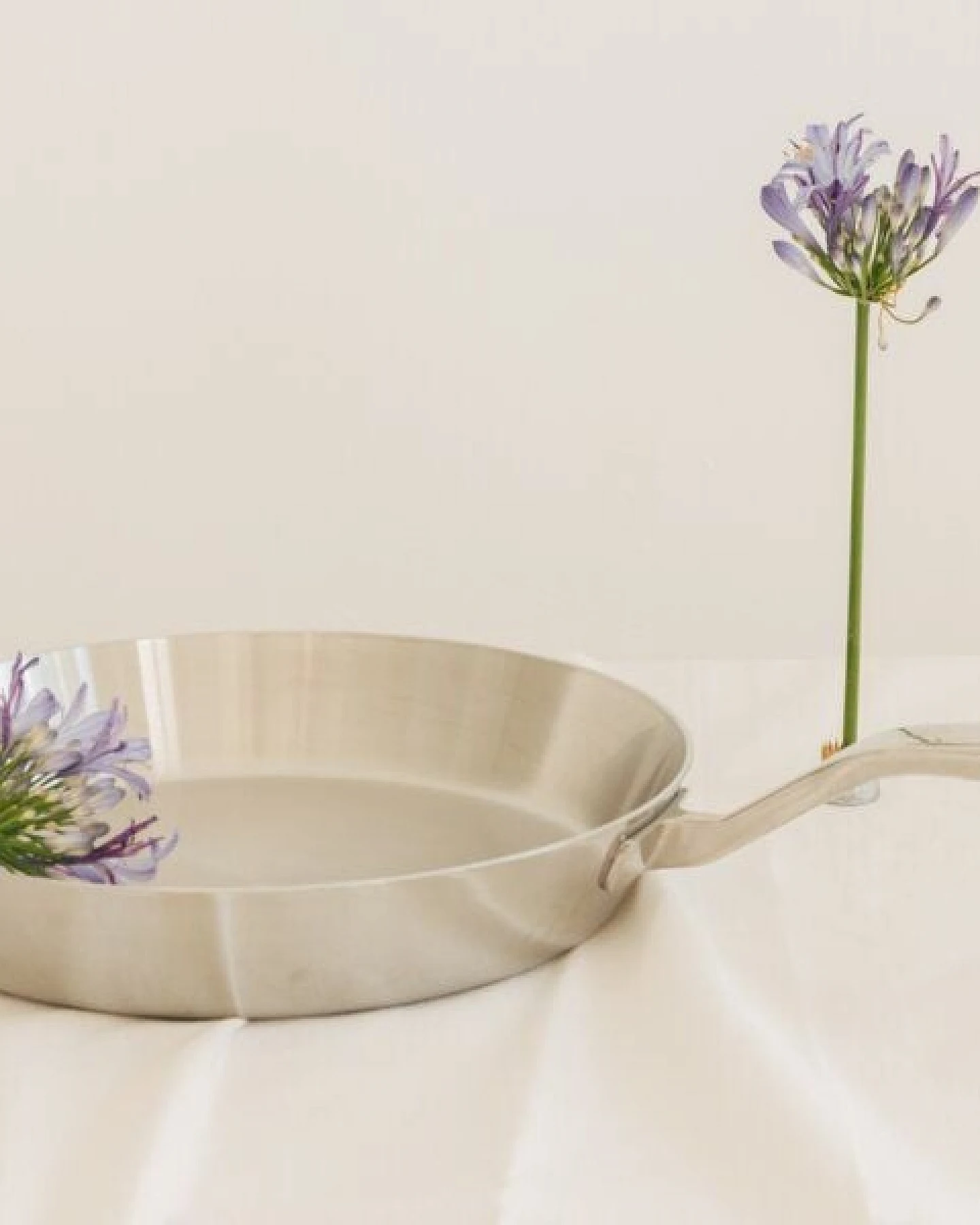 NAKOA Edelstahlpfanne Unbeschichtet 28 cm I Innovative Edelstahl Bratpfanne mit Kaltgriff ohne Nieten I geeignet für alle Herdarten inkl Induktion und Backofen I Spülmaschinenfest – Ansicht 3