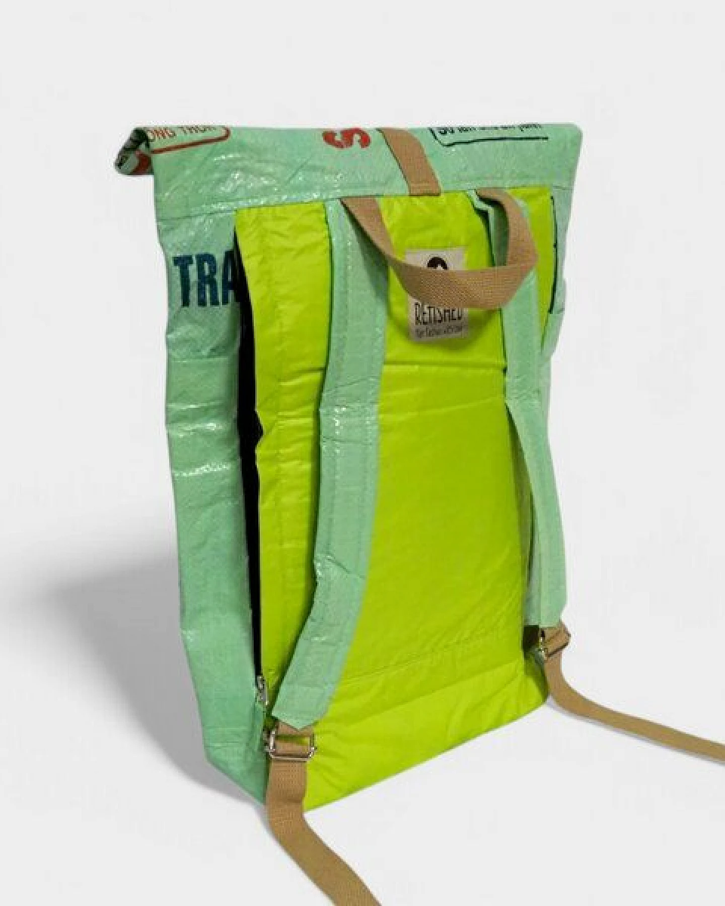 REFISHED fair fashion Rucksack 'BACKPACK' - upcycelte Fischfuttersäcke – Ansicht 2