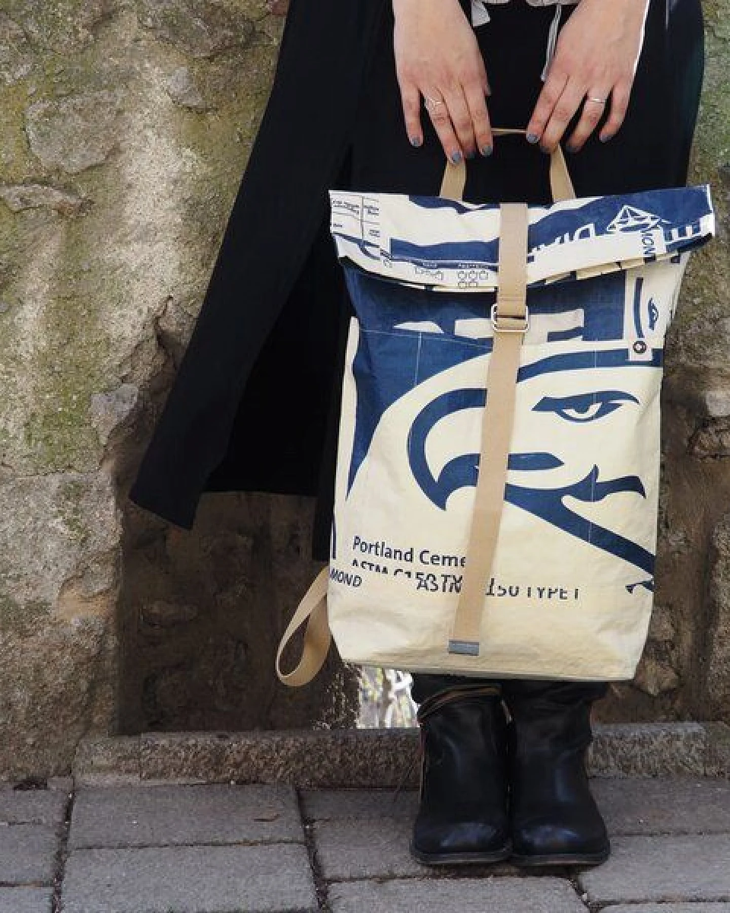 REFISHED fair fashion Rucksack 'BACKPACK' - upcycelte Zementsäcke – Ansicht 2