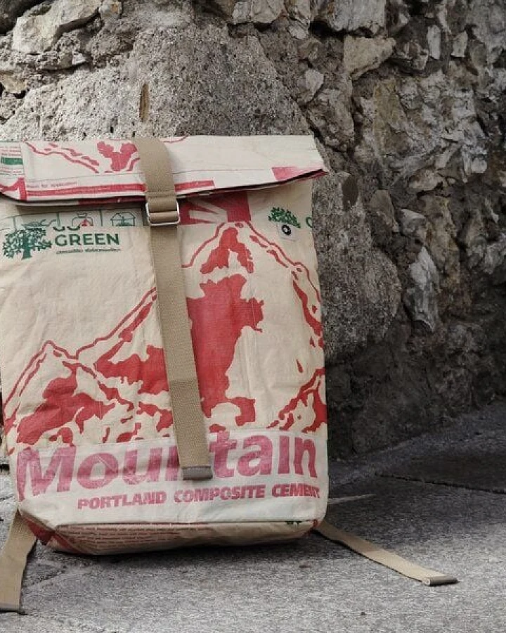 #CEMENT beige-grün-rot