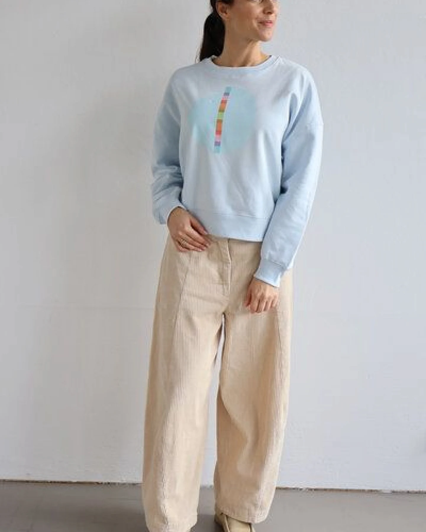 Kultgut Artdesign Boxy-Style Sweatpullover / Over The Rainbow – Ansicht 2