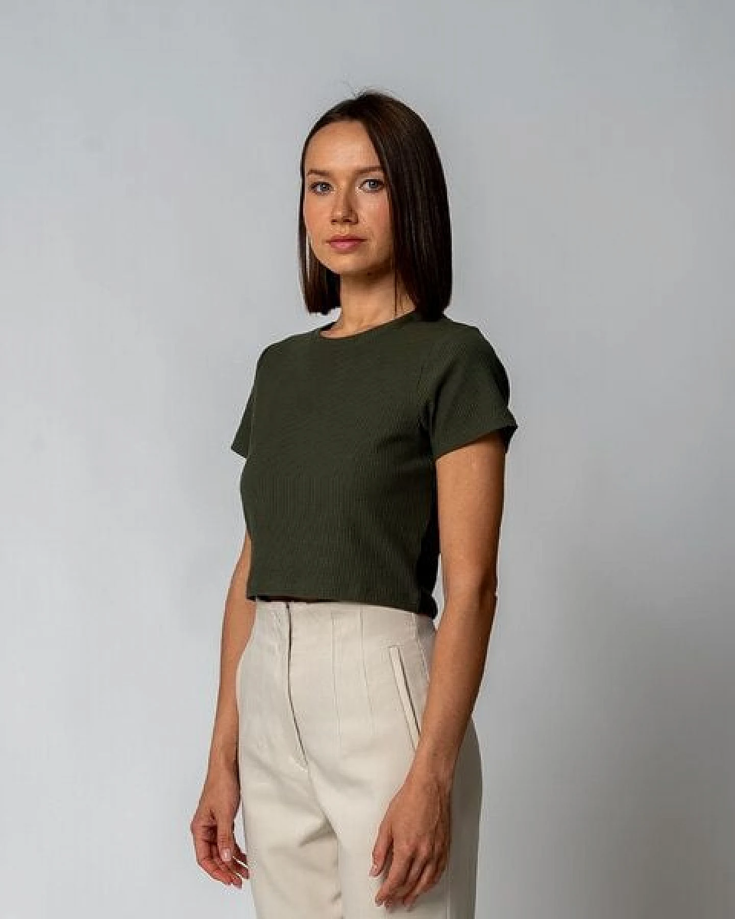 GORG Damen Geripptes Cropped T-Shirt aus Bio-Baumwolle & TENCEL Modal – Ansicht 4