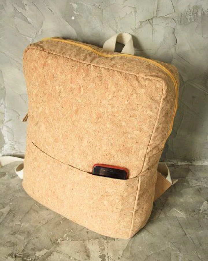 BY COPALA Rucksack aus Kork mit gelbem Zipper
