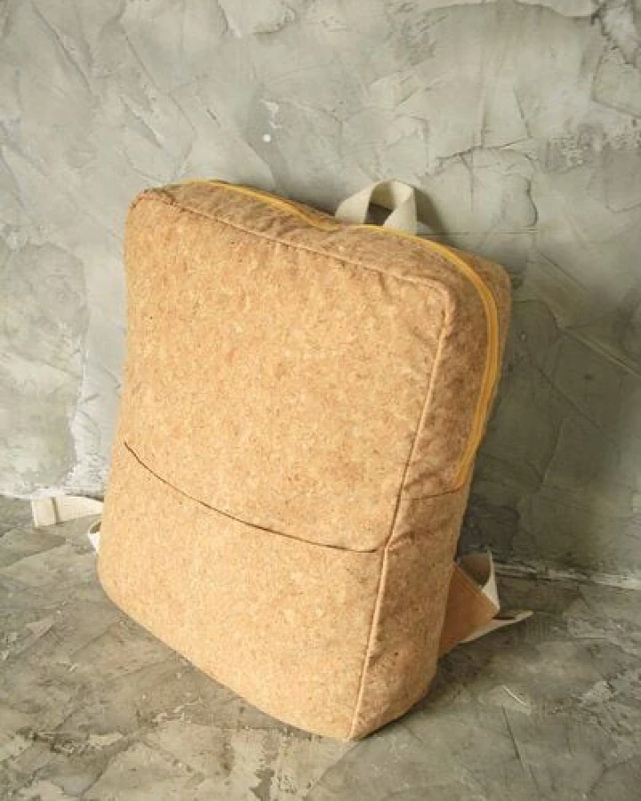 BY COPALA Rucksack aus Kork mit gelbem Zipper