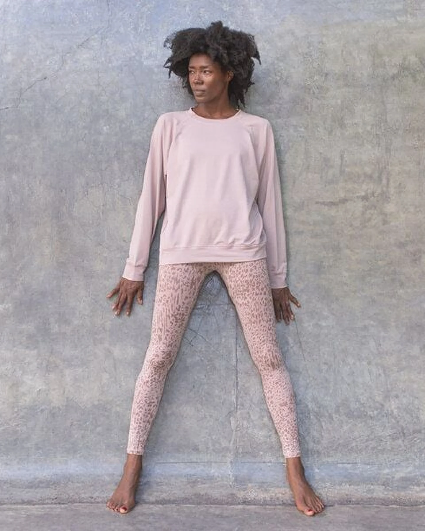 Jaya GIZA - Damen - Superweicher und bequemer Sweater mit Rundhalsausschnitt für entspannte Momente aus French Terry – Ansicht 4