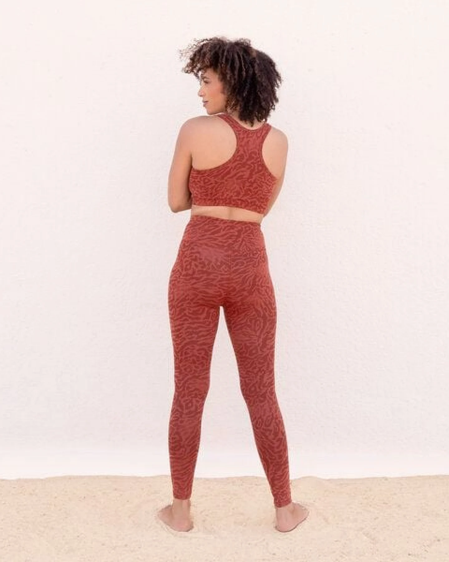 Jaya LEONA - Damen - High-Rise Leggings mit Allover-Leopard-Print aus weichem TENCEL Lyocell/Biobaumwoll-Mix mit doppelter Taillenpartie – Ansicht 2
