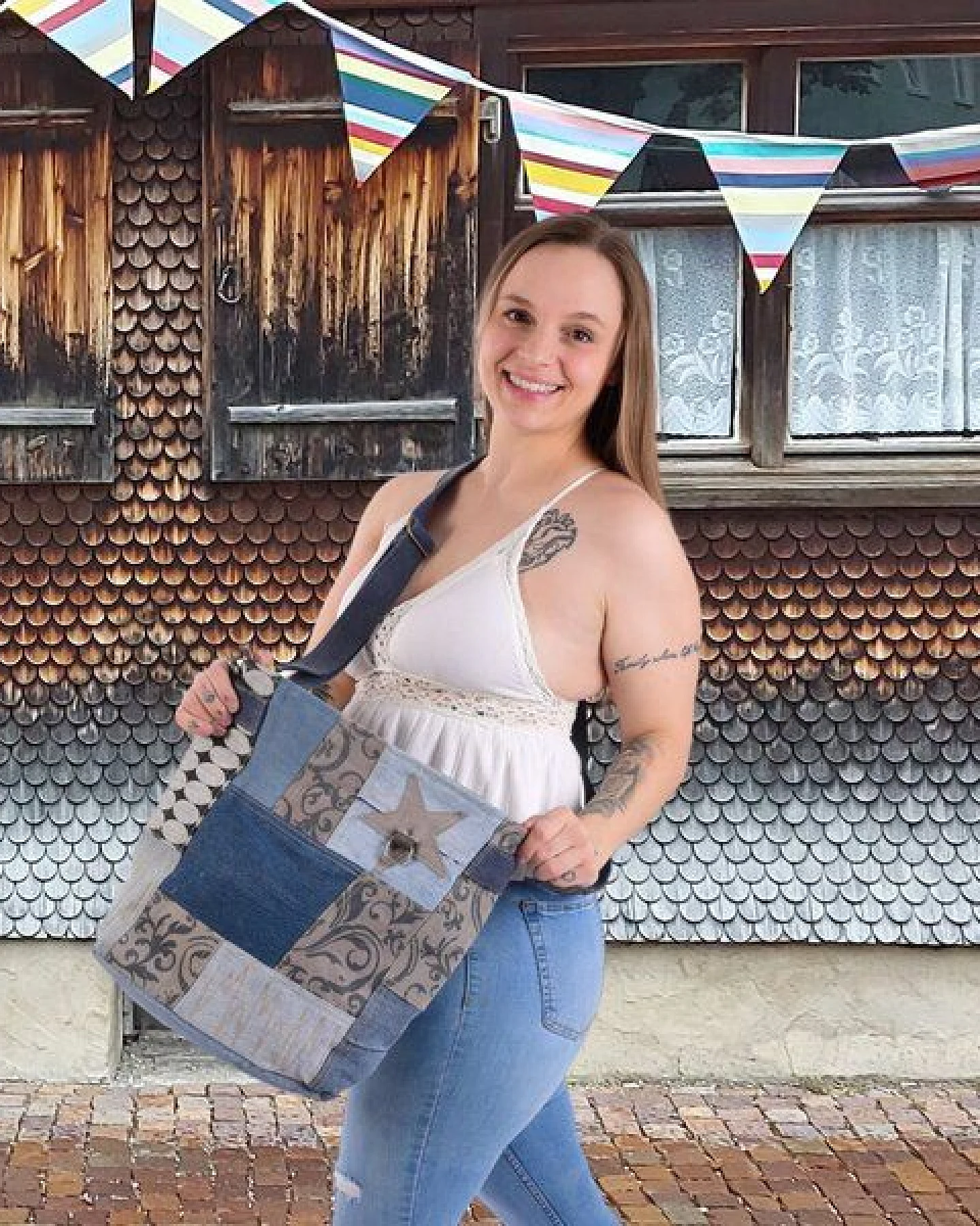 Sunsa Damen Umhängetasche in Patchwork Design. Nachhaltige Jeans Crossbody Bag – Ansicht 2