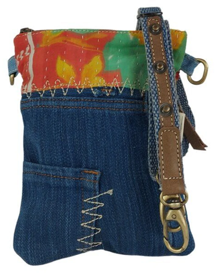 Sunsa kleine Damen Umhängetasche aus recycelter Jeans & Sari. Nachhaltige Tasche