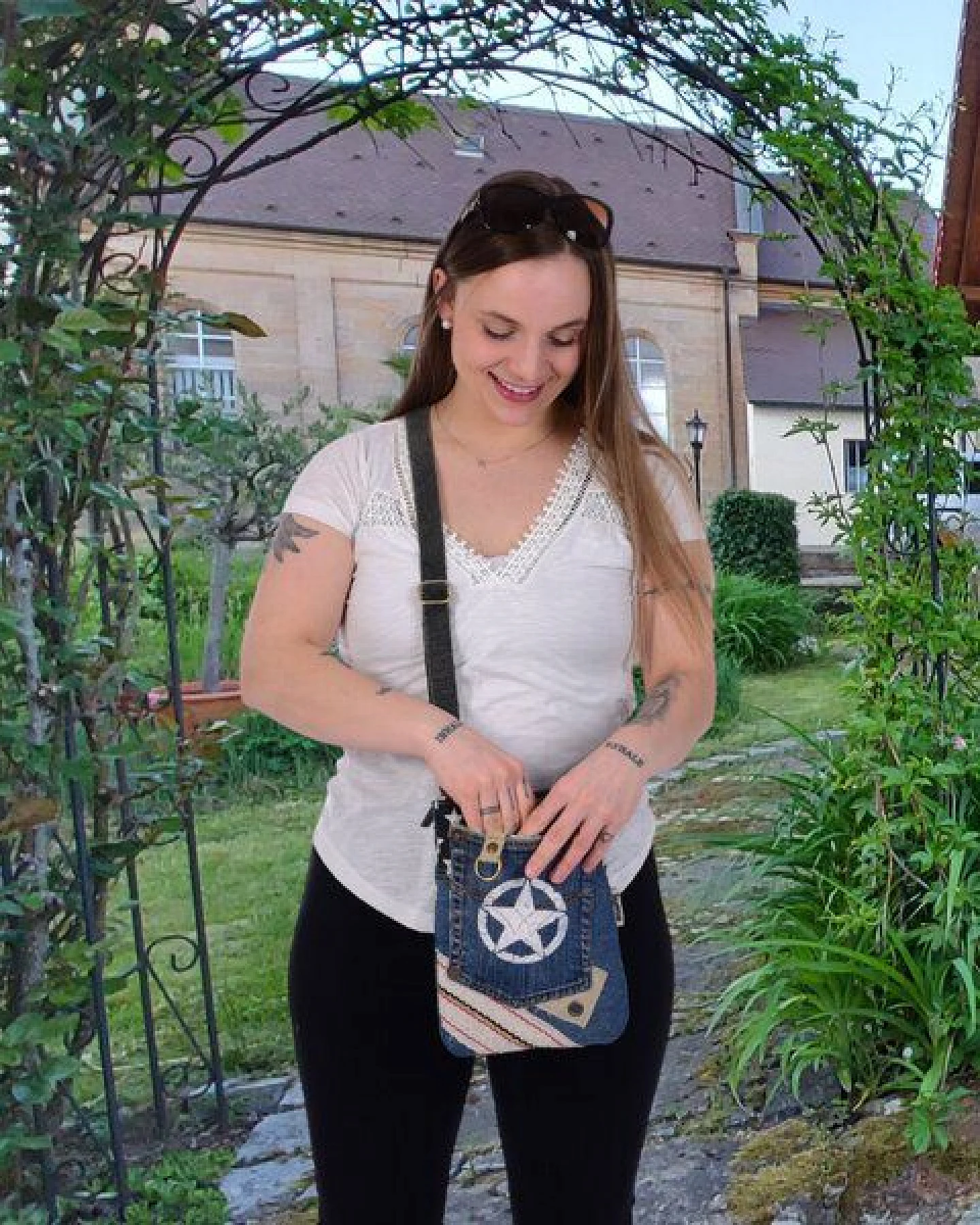 Sunsa Damen Handy Tasche kleine vegane Umhängetasche aus recycelte Jeans & Canvas – Ansicht 4