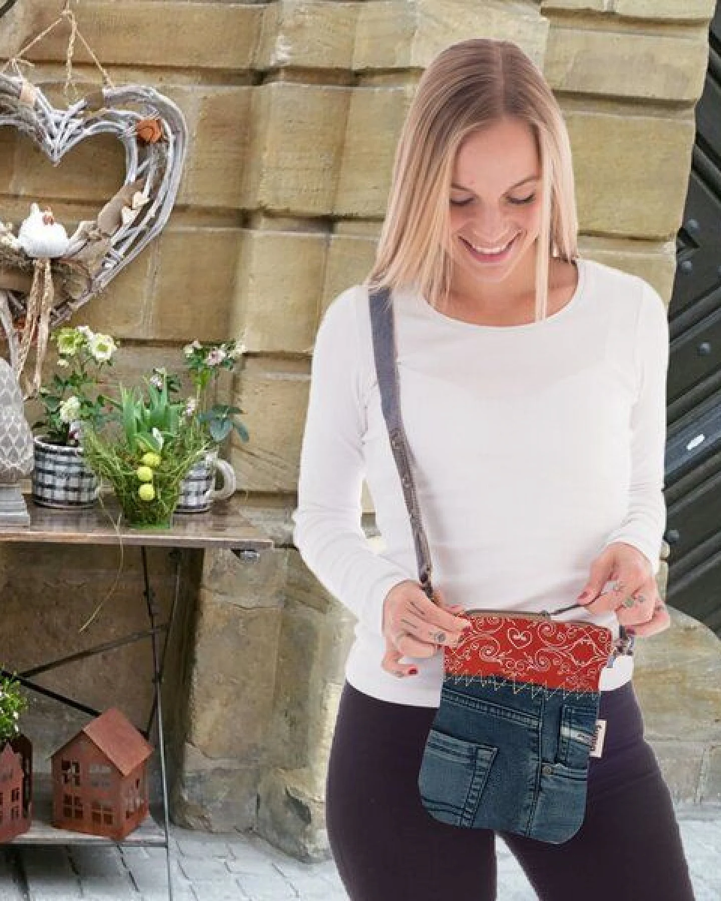 Sunsa kleine Umhängetasche aus recycelter Jeans & Canvas Mini Jeanstasche – Ansicht 2