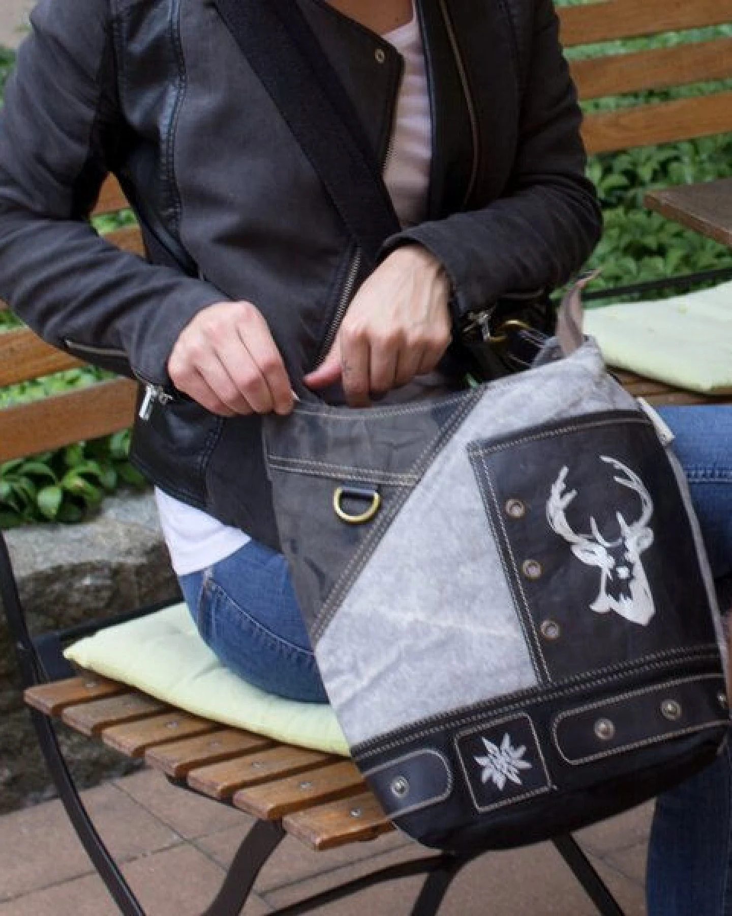 Domelo Hobo Tasche Canvas Umhängetasche mit Trachten Motive graue Schultertasche – Ansicht 2
