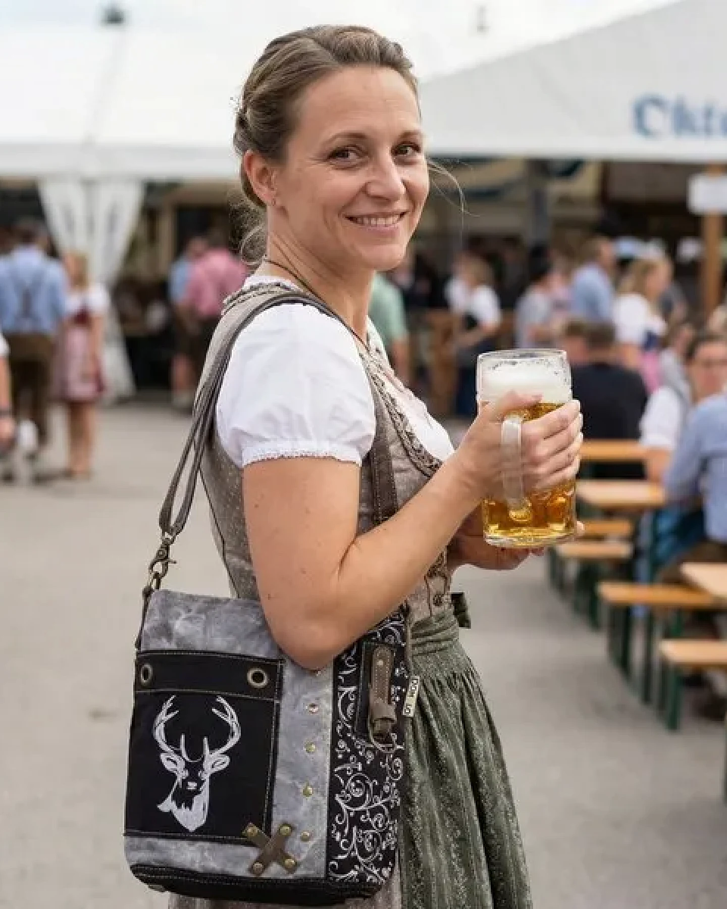 Domelo Umhängetasche. Canvas Trachtentasche mit Hirsch-Motiv, grau/ schwarz – Ansicht 2