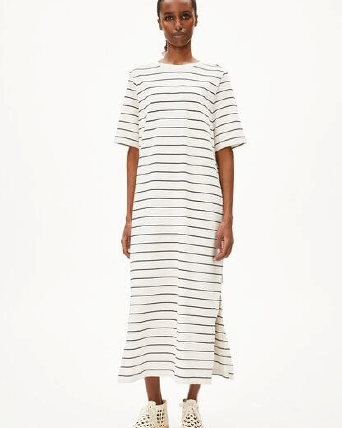 ARMEDANGELS XELINAA FINE STRIPE Damen Heavyweight Jerseykleid aus recyceltem Baumwoll Mix – Ansicht 3